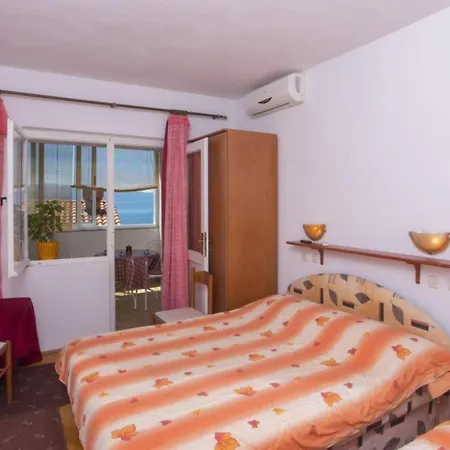 Appartement Triple With Private Balcony Brist