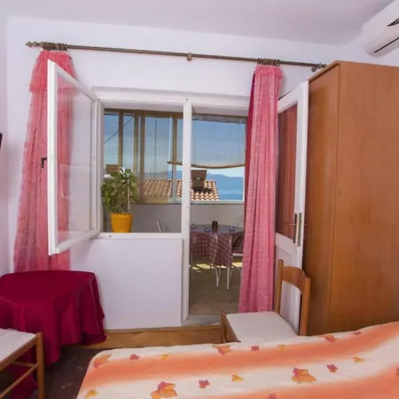 Triple With Private Balcony Appartement Brist